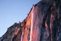 জলধার নয়, আগুনঝর্ণা যুক্তরাষ্ট্রে!