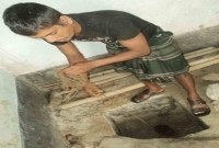 বুনুয়ার ডাঙ্গা গ্রামে নলকূপের পানির সাথে উঠছে জ্বালানি তেল