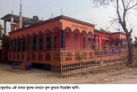 শহীদ মিনারে আর ফুল দেওয়া হলো না আঁখির