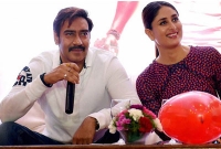 আবারও কারিনার সাথে অজয়রে অনস্ক্রিন প্রেম