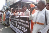  অধ্যক্ষকে গলা কেটে হত্যার প্রতিবাদে ঠাকুরগাঁওয়ে মানববন্ধন ও বিক্ষোভ মিছিল
