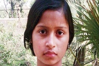 নিজের বিয়ের কার্ড নিয়ে সটান থানায় দুঃসাহসী তরুণী