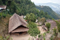 দেশ দুটি, গ্রাম একটি, রানী কিন্তু ৬০ জন!