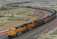 চলন্ত ট্রেনের সামনে শুয়ে পড়ল যুবক, পরে যা হল...