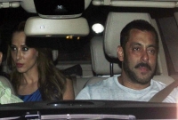 সেই প্রেমিকাকে নিয়ে দুবাই কেন গেলেন সালমান খান?