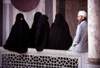 এক দিনে ৪ স্ত্রীকে ডিভোর্স, ফের বিয়ে সৌদি পুরুষের!