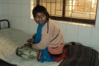 মায়ের কাছে যেতে আকুল আবেদন এক কিশোরীর