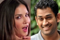 সানি লিওনকে কি দিলেন মাহিন্দ্র সিং ধোনি?