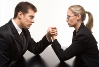 নারী নাকি পুরুষ, কম দামে জিনিস কেনায় এগিয়ে কারা?