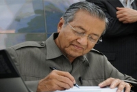 দল থেকে পদত্যাগ করলেন মাহাথির, বিচার চাইলেন প্রধানমন্ত্রীর