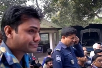  সোনামসজিদ মহাসড়কে ট্রাকচাপায় দু’পুলিশ কর্মকর্তা নিহত