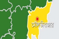 এবার এক শিক্ষককে লাথি মেরে শিক্ষা দিলেন শিক্ষিকা