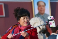 নিষিদ্ধ হল সেলফি স্টিক!