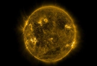 সূর্যকে নিয়ন্ত্রণ করছে এলিয়েন, দাবি বিজ্ঞানীদের!