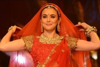 বিয়ে প্রসঙ্গে কি লিখলেন প্রীতি জিনতা?