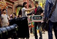 শাহরুখকে দেখে চমকে গেলেন সালমান