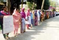 টাঙ্গাইল পিটিআই শিক্ষকদের মানববন্ধন ও বিক্ষোভ মিছিল