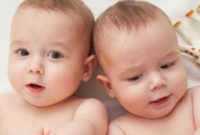 অবিশ্বাস্য, তবুও সত্য, যমজ সন্তানের মা এক, বাবা দুই!