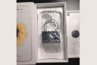 অনলাইনে আই ফোনের অর্ডার দিয়ে পেলেন তালা!