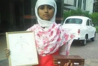 হিন্দু শিশুকে রক্ষা করে ‌‘হিরো’ মুসলিম কিশোরী