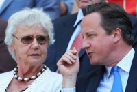 অবাক কান্ড, চাকরি হারালেন ব্রিটিশ প্রধানমন্ত্রীর মা