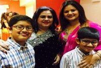 নানির সঙ্গে তাল মিলিয়ে গান গায় রুনা লায়লার দুই নাতি