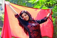 ইশারা'র ঠোটে পড়শীর হৃদয় ছোঁয়া গান