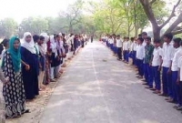 শিক্ষক লাঞ্ছিত করার প্রতিবাদে মানববন্ধন