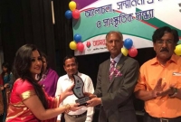 বিশেষ সম্মাননা পেলেন নায়িকা পূর্ণিমা