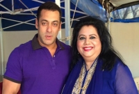 সালমানের সাথে ছবি তোলার পর যা বললেন রুনা লায়লা