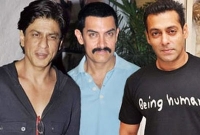 বহু প্রতীক্ষার পর এক মঞ্চে বলিউডের ৩ খান!