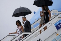 ছাতা নিয়ে কিউবায় কেন প্রেসিডেন্ট ওবামা দম্পতি?