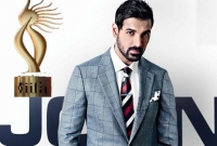 বলিউডের অ্যাওয়ার্ড ফাংশন নিয়ে এ কি বললেন জন আব্রাহাম!