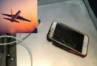 বিমানে আইফোনে সিনেমা দেখার সময় হঠাৎ আগুন, রহস্য কি?