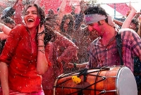 আজ হোলিতে কে কি করবেন বলিউড তারকারা?