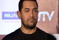 নিজের পোশাক দুঃস্থদের দিয়ে দিচ্ছেন আমির খান