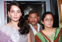 বাবা-মায়ের সেই গোপন কথা ফাঁস করলেন কঙ্গনা!