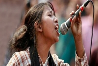 রাস্তায় থেমে থেমে তনু হত্যার বিচার চেয়ে যা বললেন গণজাগরণের লাকি আক্তার