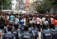 গাজীপুরে শ্রমিক ছাঁটাইয়ের প্রতিবাদে মহাসড়ক অবরোধ