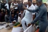  ধর্মীয় অনুষ্ঠানে এ কি কাণ্ড, বৃদ্ধকে লাথি মারলেন সেই এমপি