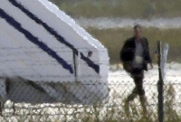 বিমানবন্দরে আনা হলো সাবেক স্ত্রীকে, আত্মসমর্পণ করলেন ছিনতাইকারী