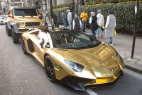 স্বর্ণের তৈরি গাড়ি বহরে সৌদি তরুণের ফূর্তি!