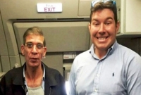 যে কারণে ছিনতাইকারীর সাথে সেলফি তুললেন যাত্রী