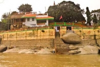 নদীতে ভাঁসছে লাখ লাখ টাকা!