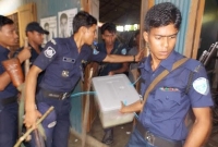 সদর ও হাইমচরে বিক্ষিপ্ত সংঘর্ষ, প্রিজাইডিং অফিসারকে মারধর সদর ও হাইমচরে বিক্ষিপ্ত সংঘর্ষ, প্রিজাইডিং অফিসারকে মারধর