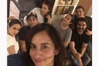 সত্যিই অবাক কাণ্ড! বিবাহ বিচ্ছেদের পার্টিও করলেন তারা