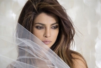 ছাদ থেকে লাফিয়ে মরতে চেয়েছিলেন প্রিয়াঙ্কা!