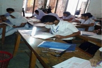 মোমবাতি জ্বালিয়ে এইচএসসি পরীক্ষা!