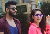 বাঘের গর্জন দিয়ে এসে বিড়াল হয়ে গেল কারিনা ও অর্জুন!