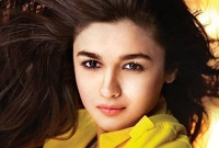 আজব! গায়ের রঙ কালো করতে আপ্রাণ চেষ্টা করছেন আলিয়া